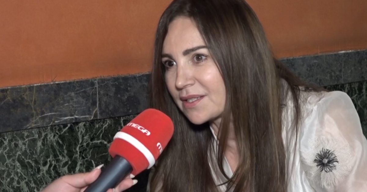 Βίκυ Φλέσσα: «Τα εγγόνια μου είναι δύο υπέροχα αγόρια, έχω αναλάβει τη γλωσσική τους εκπαίδευση»
