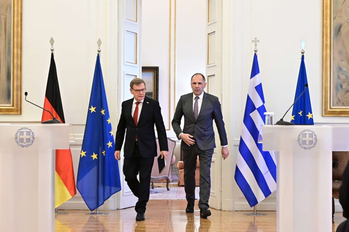 Συνάντηση Γεραπετρίτη – Βάντεφουλ: «Στηρίζουμε τις πρωτοβουλίες Γαλλίας και Βρετανίας για την ασφαλή διέλευση στα Στενά του Ορμούζ»