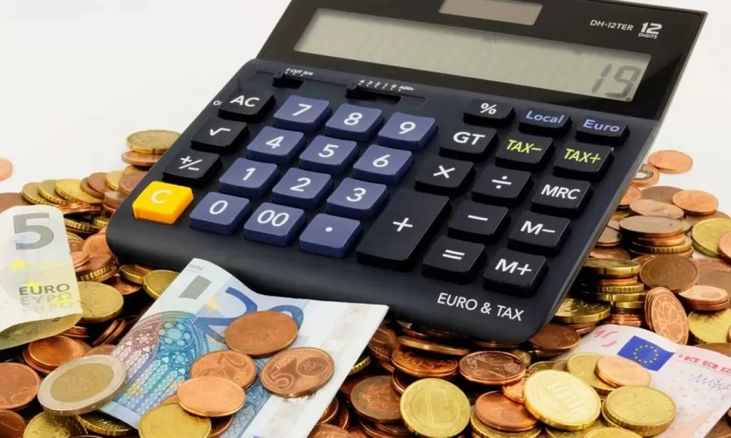 «Πνίγεται» στα χρέη το Δημόσιο: Στα 3,9 δισ. ευρώ οι απλήρωτες υποχρεώσεις προς ιδιώτες