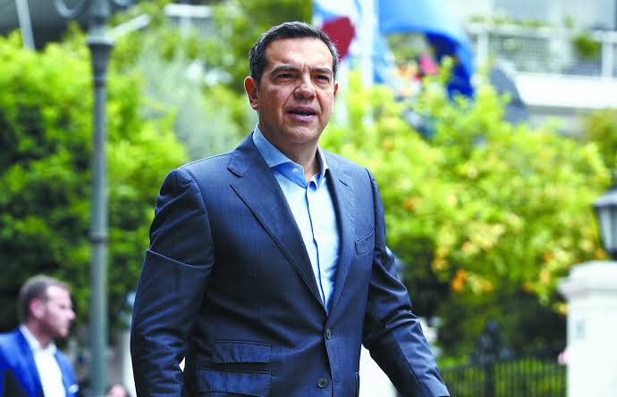 Αλέξης πίνει, Αλέξης κερνάει…