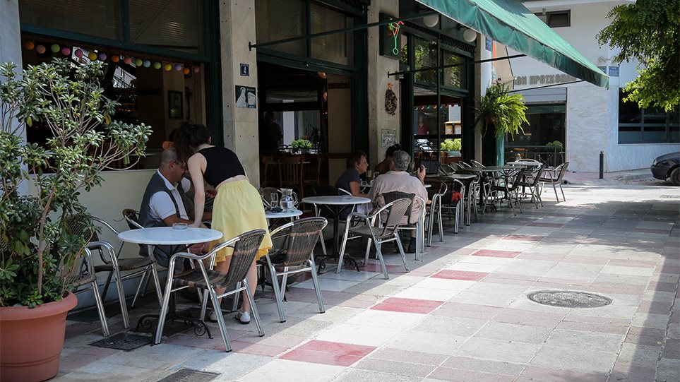 Ακρίβεια: Μεγάλες αυξήσεις στο έτοιμο φαγητό – Τι γίνεται με πίτσες και μπέργκερ