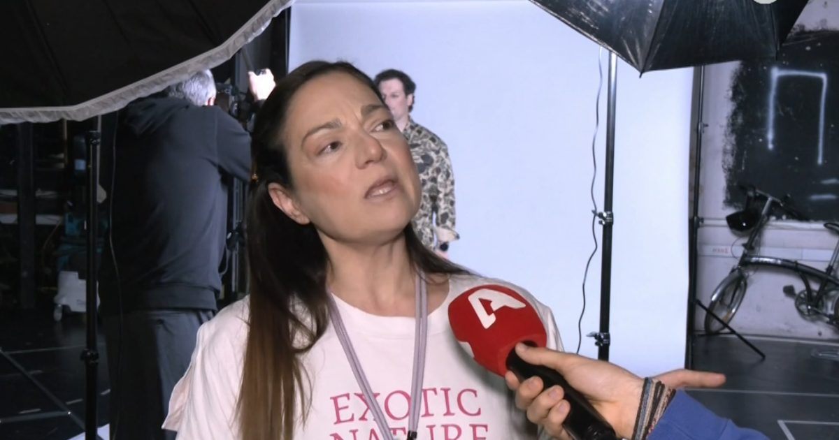 Η Ελένη Καρακάση ξεκαθαρίζει για το περιστατικό με τον δημοσιογράφο: «Του ζήτησα να μη μπει και μπήκε, με πείραξε»