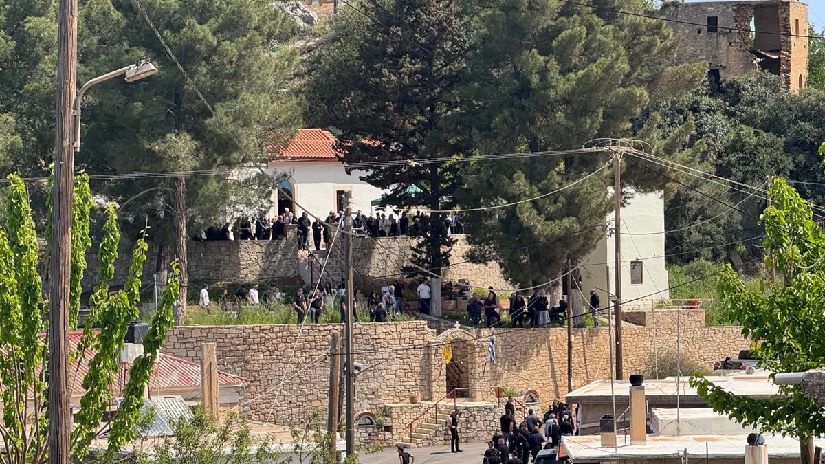 Ράγισαν “καρδιές” στην κηδεία του 21χρονου Νικήστρατου στον Χώνο Μυλοποτάμου
