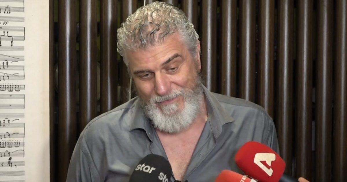 Βλαδίμηρος Κυριακίδης: «Τέσσερα – πέντε βιβλία ταξιδεύουν μέσα στη βαλίτσα μου»