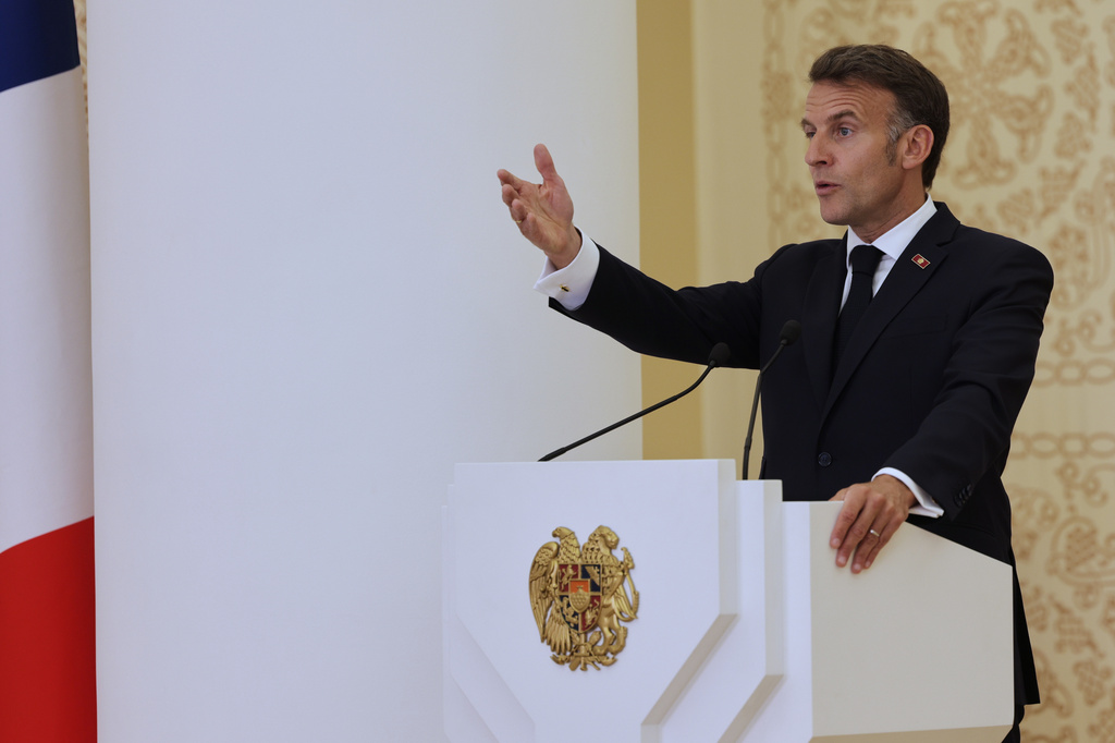 Εμ. Μακρόν: «Πάγια θέση του Παρισιού είναι η διακοπή όλων των εχθροπραξιών και η επανάληψη των διπλωματικών διαβουλεύσεων»