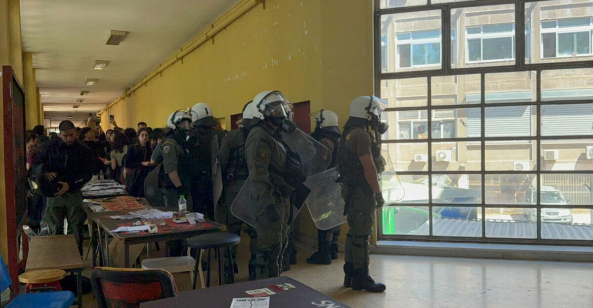 Άγρια επίθεση αντιεξουσιαστών σε φοιτητές μέσα στο ΑΠΘ με τραυματίες και προσαγωγές – Βίντεο από τη στιγμή των επεισοδίων