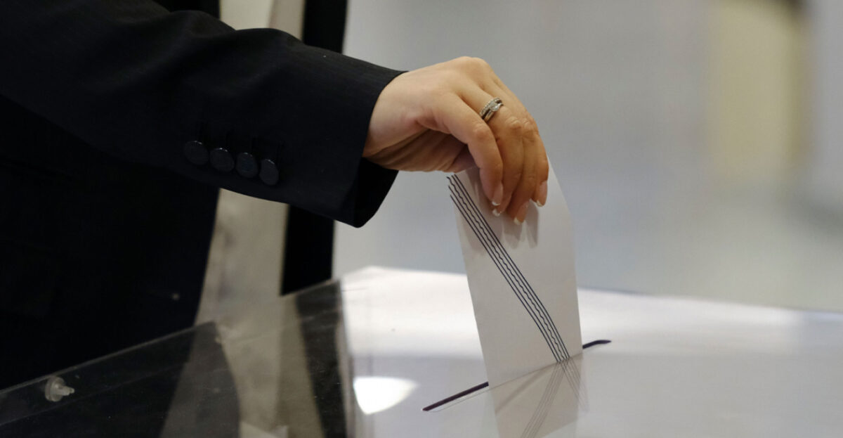 Real Polls: Τρεις μονάδες πάνω η ΝΔ στο 29,1%, στο 16,1% ο Τσίπρας, στο 13,1% η Καρυστιανού, μονοψήφιο το ΠΑΣΟΚ