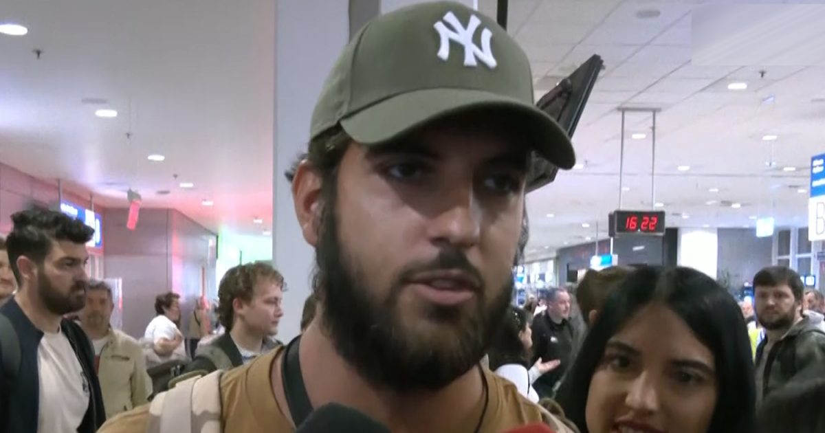 Survivor: Ο Μάνος Μαλλιαρός επέστρεψε στην Ελλάδα – Η αντίδραση του όταν τον ρώτησαν αν αισθάνεται ήρωας