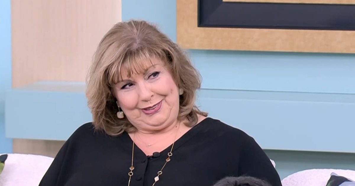 Λένα Μαντά: «Μέχρι και οι νυχτικές μου στο σπίτι είναι μαύρες, είμαστε στη διαδικασία με την ψυχολόγο να αρχίσω να τα βγάζω»