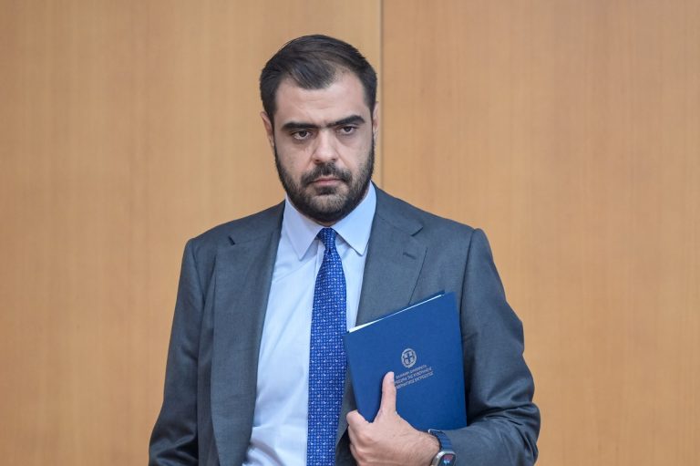 Μαρινάκης: η αντιπολίτευση επέλεξε τις φωνές και την αποχώρηση αντί να αντικρούσει με νομικά και πολιτικά επιχειρήματα