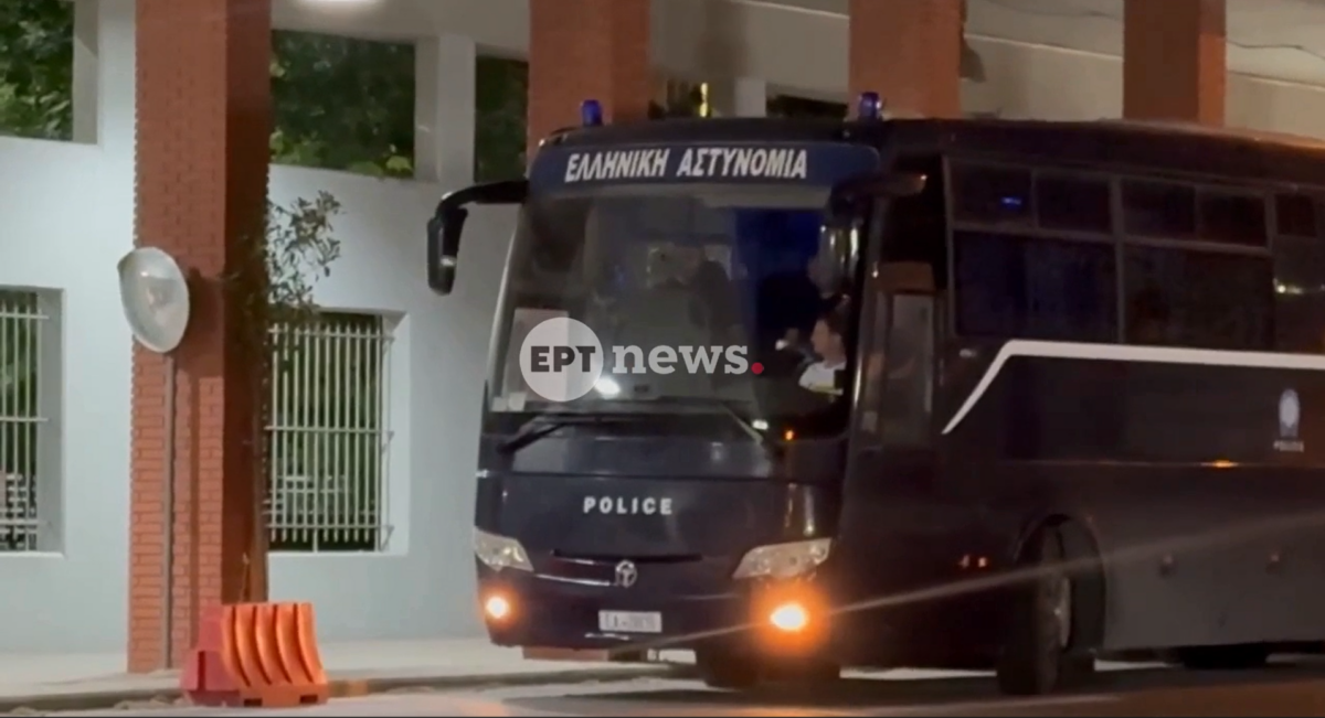 ΟΠΕΚΕΠΕ: Μεταφέρονται στην Αθήνα για την απολογία τους οι 17 συλληφθέντες της Θεσσαλονίκης