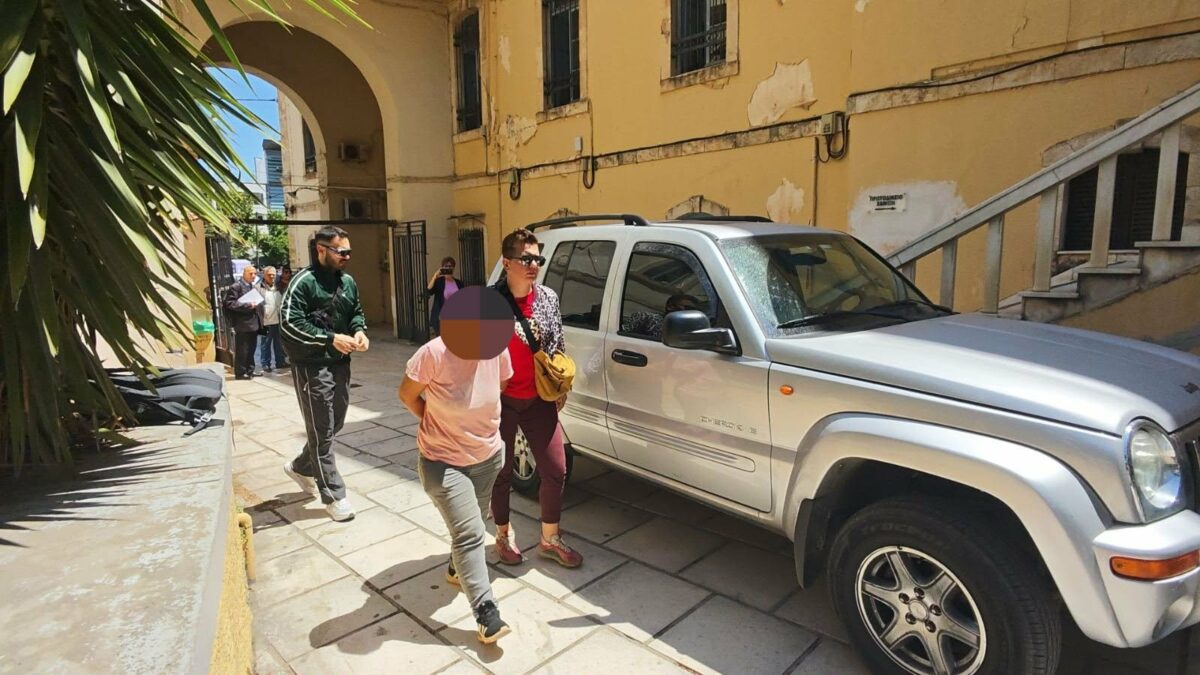 Χανιά: Το Σάββατο η απολογία της 25χρονης μητέρας και του 27χρονου συντρόφου της για την κακοποίηση του 3χρονου κοριτσιού