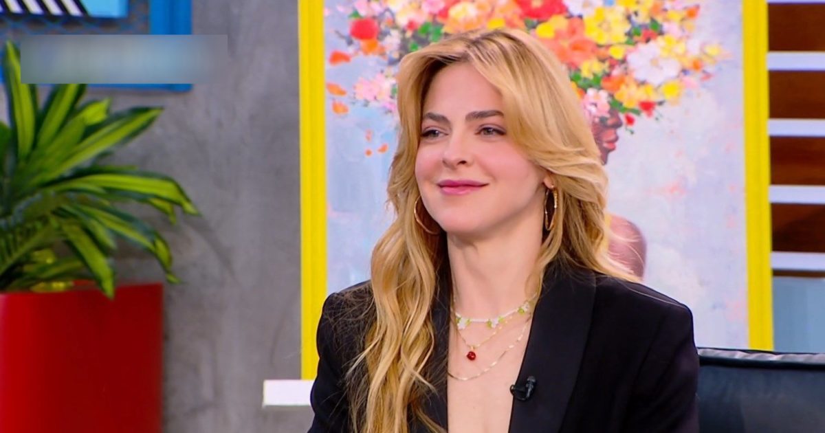 Ρένα Μόρφη: «Άμα ρωτήσεις τους έντεχνους δεν με θεωρούν έντεχνη, είμαι στη χαραμάδα»