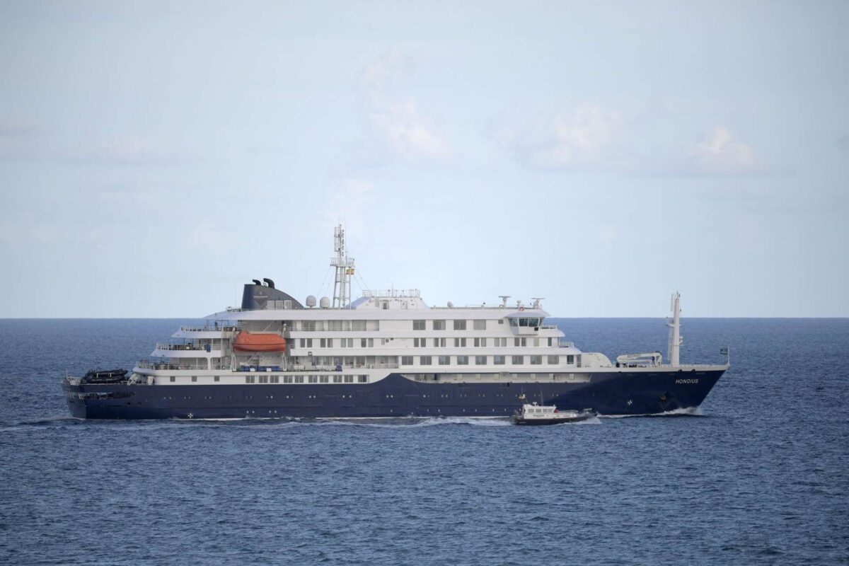 ΠΟΥ: Μετά από σχεδόν ένα μήνα ο καπετάνιος του κρουαζιερόπλοιού όπου νόσησαν επιβάτες με χανταϊό έλαβε άδεια να το εγκαταλείψει