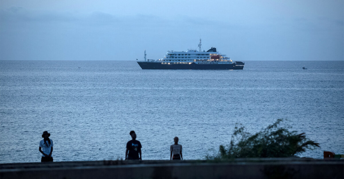 Χανταϊός: Αγκυροβολεί στην Τενερίφη το κρουαζιερόπλοιο – «Δεν θα συναντήσετε επιβάτες» διαβεβαίωσε ο ΠΟΥ τους ντόπιους
