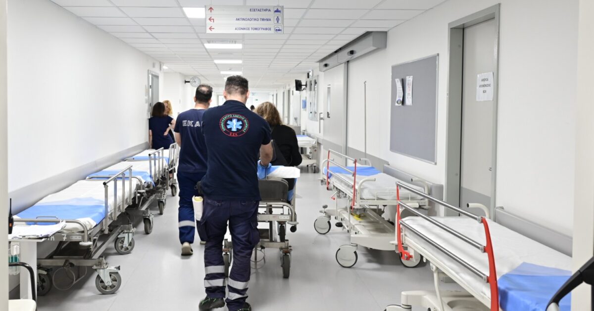 Ασφαλιστικό: Στα βαρέα και ανθυγιεινά εντάσσονται νοσηλευτές, οδηγοί και πληρώματα ασθενοφόρων ΕΣΥ και ΕΚΑΒ
