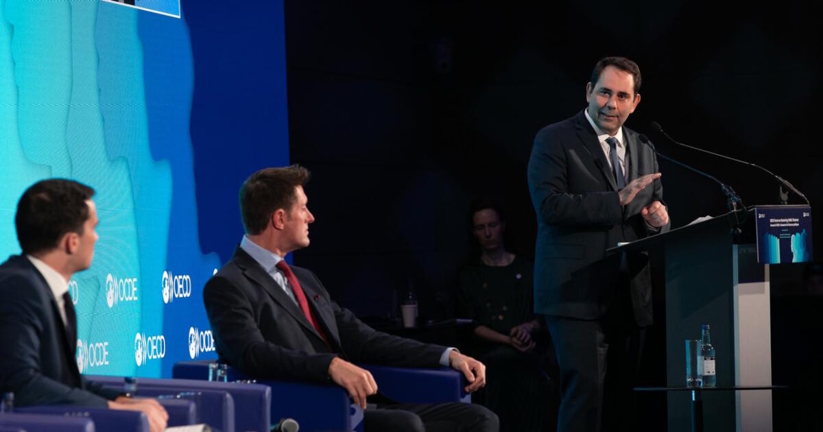 Πετραλιάς στον ΟΟΣΑ: Η Ελλάδα επιτυχημένο παράδειγμα δημοσιονομικής πολιτικής