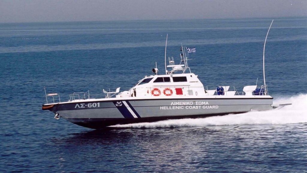 Καταδίωξη ταχυπλόου στη Σάμο από το Λιμενικό: Περισυνελέγησαν 14 άτομα, συνελήφθη ο διακινητής