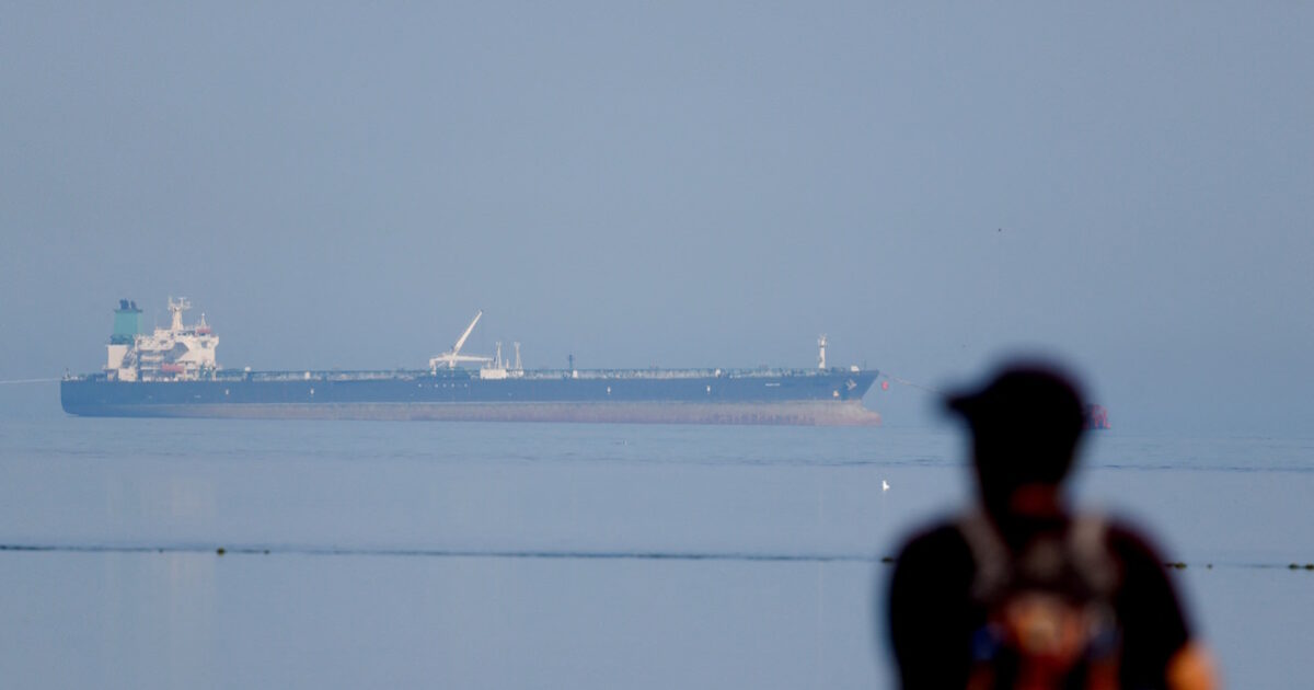 Ρωσικό πετρέλαιο: Ξεμπλόκαρε το Νοβοροσίσκ και ο Τραμπ έδωσε νέα «σανίδα σωτηρίας» με την άρση των κυρώσεων