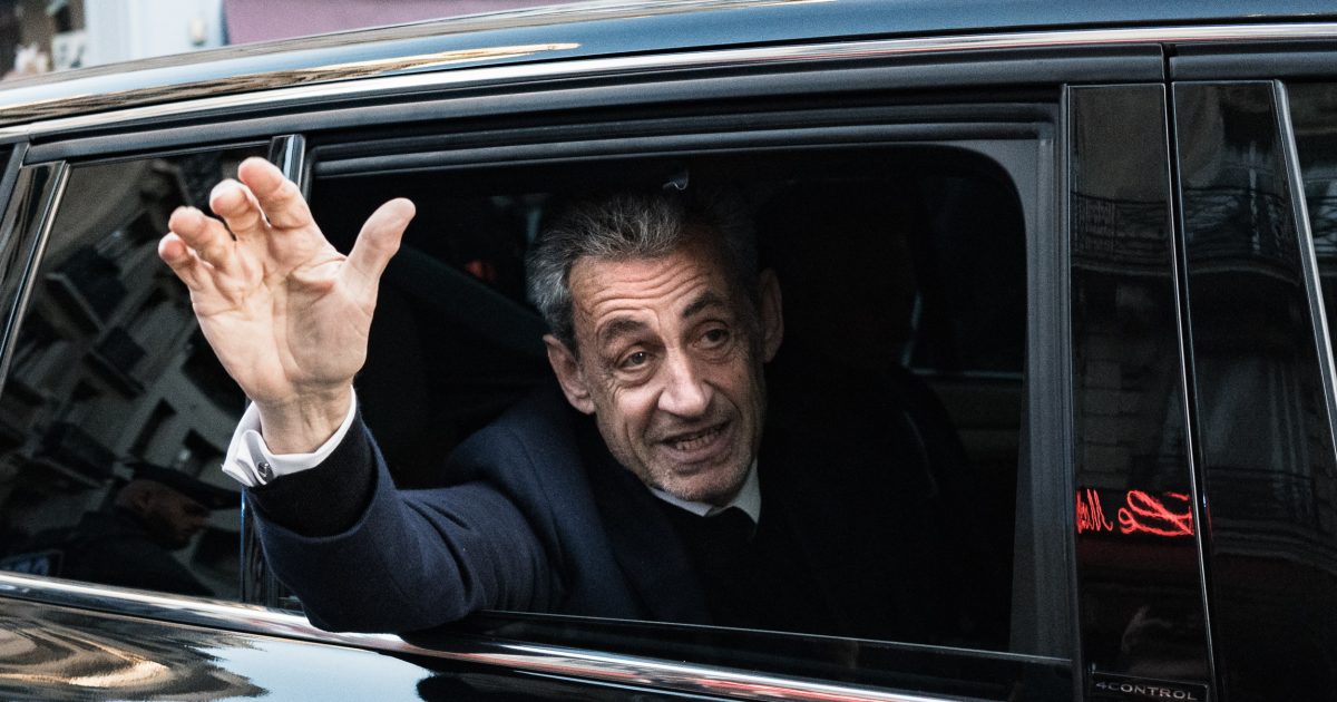 Ο πρώην πρόεδρος της Γαλλίας Σαρκοζί απαλλάχθηκε από το ηλεκτρονικό βραχιόλι παρακολούθησης