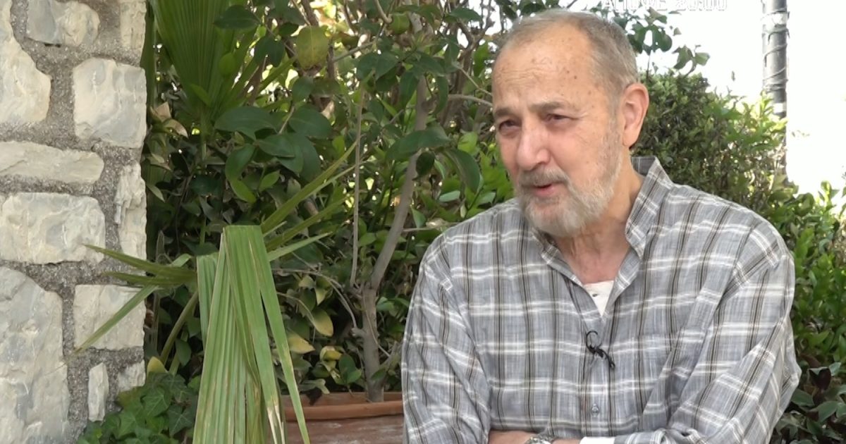 Στέλιος Μάινας: «Η δικιά μας η γενιά δεν είχε αυτή την πολυτέλεια – Οι φίλοι ήταν η ψυχοθεραπεία η δικιά μας»