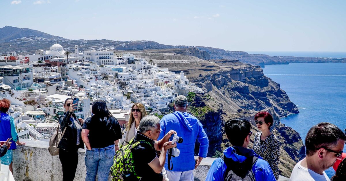 Τουρισμός: Ρεκόρ αφίξεων και ταξιδιωτικών εισπράξεων μειωμένες όμως οι διανυκτερεύσεις το 2025