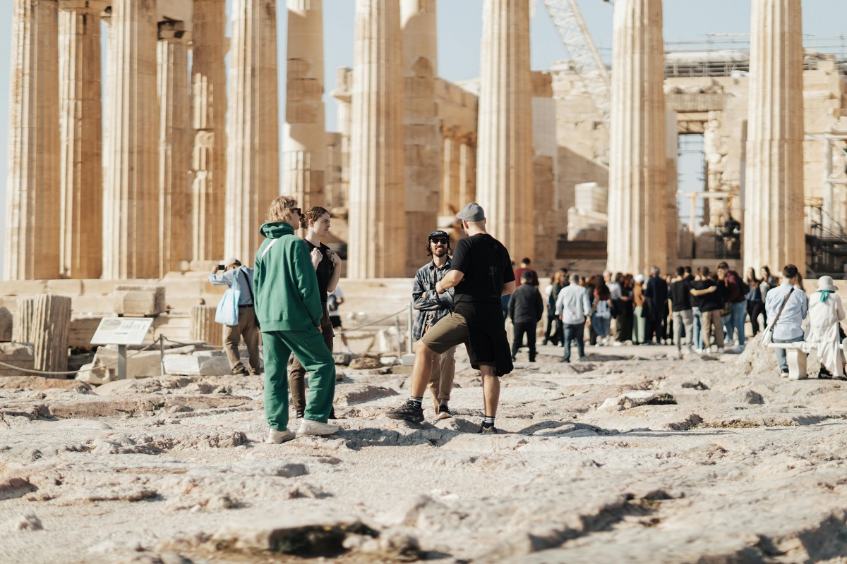 Από πού θα έρθουν οι τουρίστες φέτος – Τι αλλάζει σε ΗΠΑ και Κίνα – Ποιοι θα φέρουν τα έσοδα το 2026