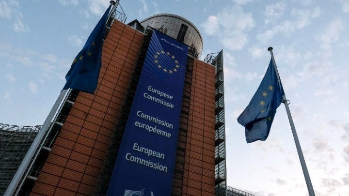 Ευρωπαϊκή Επιτροπή: Φρένο στην ανάπτυξη και αύξηση του πληθωρισμού στην ΕΕ και την ευρωζώνη, φέρνει το νέο “ενεργειακό σοκ”