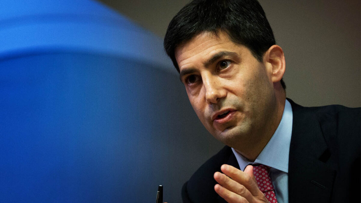Ο Κέβιν Γουόρς αναλαμβάνει τη Fed με ανοιχτό το δίλημμα του πληθωρισμού
