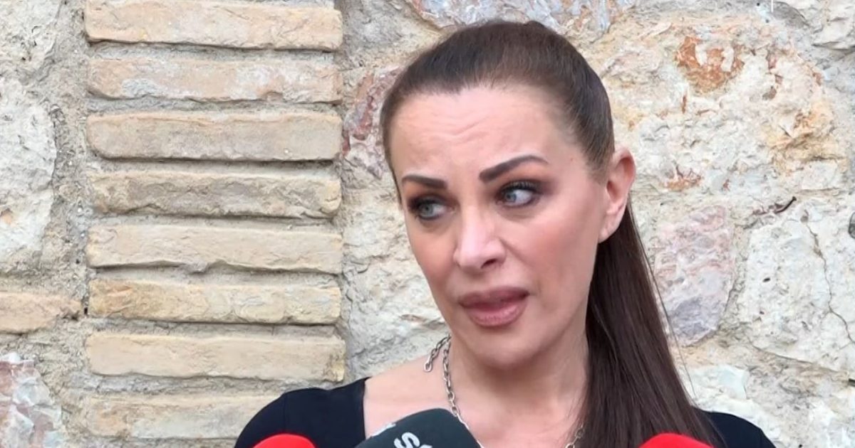 Νένα Χρονοπούλου: «Όταν με βλέπεις στη σειρά του σούπερ μάρκετ, δεν μπορείς να ξέρεις τι αγωνία έχω εγώ να γυρίσω γρήγορα στο σπίτι μου»