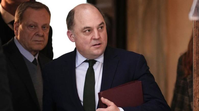 Ρωσία: Ο πρώην υπουργός Άμυνας της Βρετανίας Μπεν Γουάλας στη λίστα καταζητούμενων