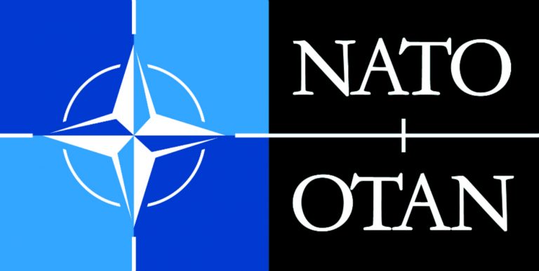 Το έμβλημα του ΝΑΤΟ, καθώς η Συμμαχία προχωρά στη μετάβαση προς το «ΝΑΤΟ 3.0» και τη μεταφορά μεγαλύτερης ευθύνης άμυνας στους Ευρωπαίους συμμάχους.