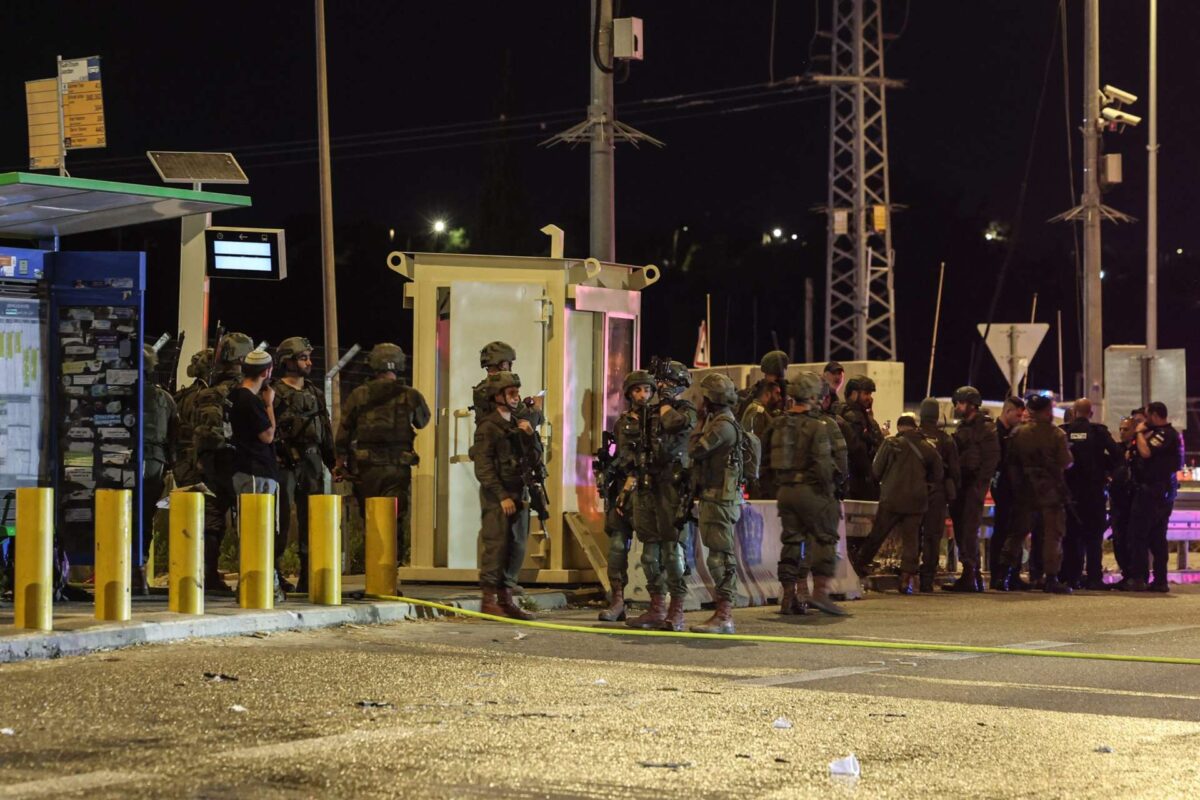 Δυτική Όχθη: Επίθεση με αυτοκίνητο κοντά σε εβραϊκό οικισμό – Tραυματίστηκαν δύο Ισραηλινές έφηβες – Στρατιώτης σκότωσε τον δράστη