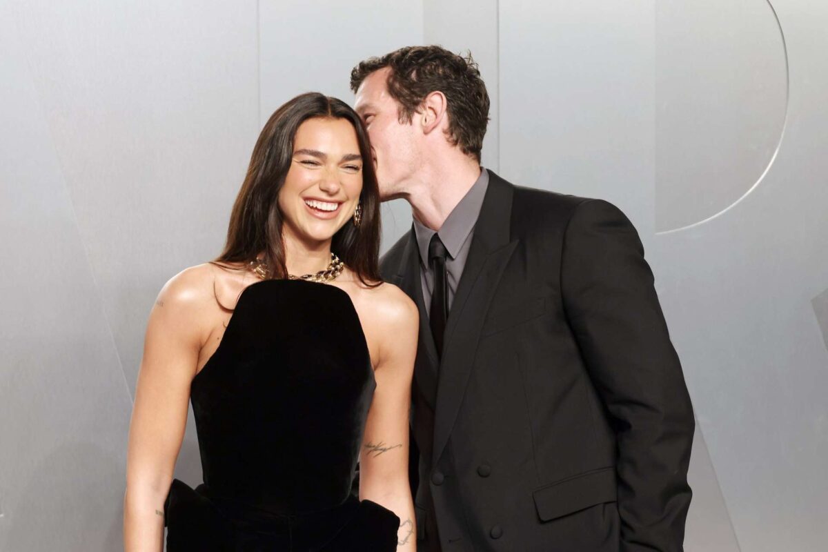 Παντρεύτηκαν η Dua Lipa και ο Callum Turner – Ακολουθεί τριήμερο πάρτι στη Σικελία