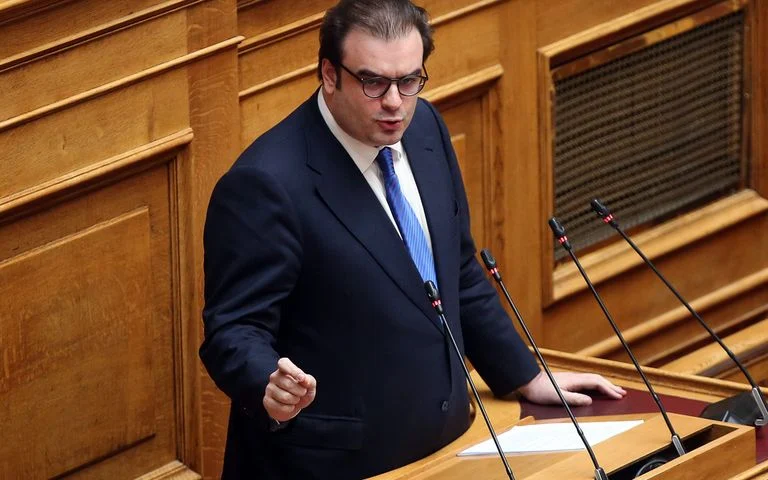 Πιερρακάκης: «Κούρεμα» δόσεων έως 300 ευρώ για 100.000 δανειολήπτες του νόμου Κατσέλη