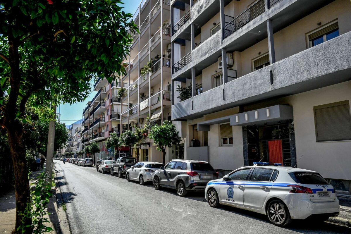 Γυναικοκτονία στην Καλαμάτα: Φώναζε για «βοήθεια» η 39χρονη – Έφερε τραύματα και στην πλάτη