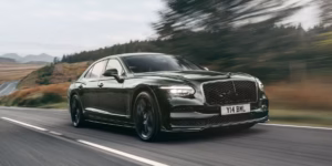 Η Bentley μετατρέπει τη Flying Spur σε υβριδικό supercar με τέσσερις πόρτες