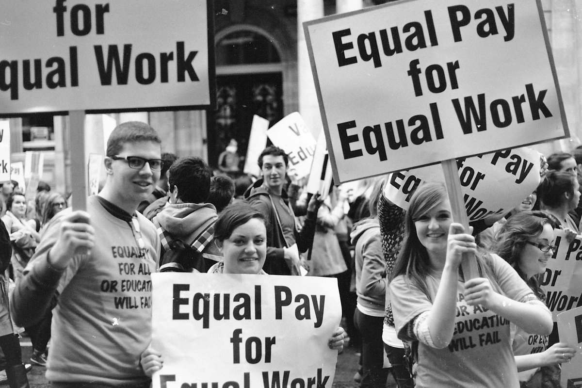H υπογραφή του Equal Pay Act στις ΗΠΑ και η ισότητα αμοιβών