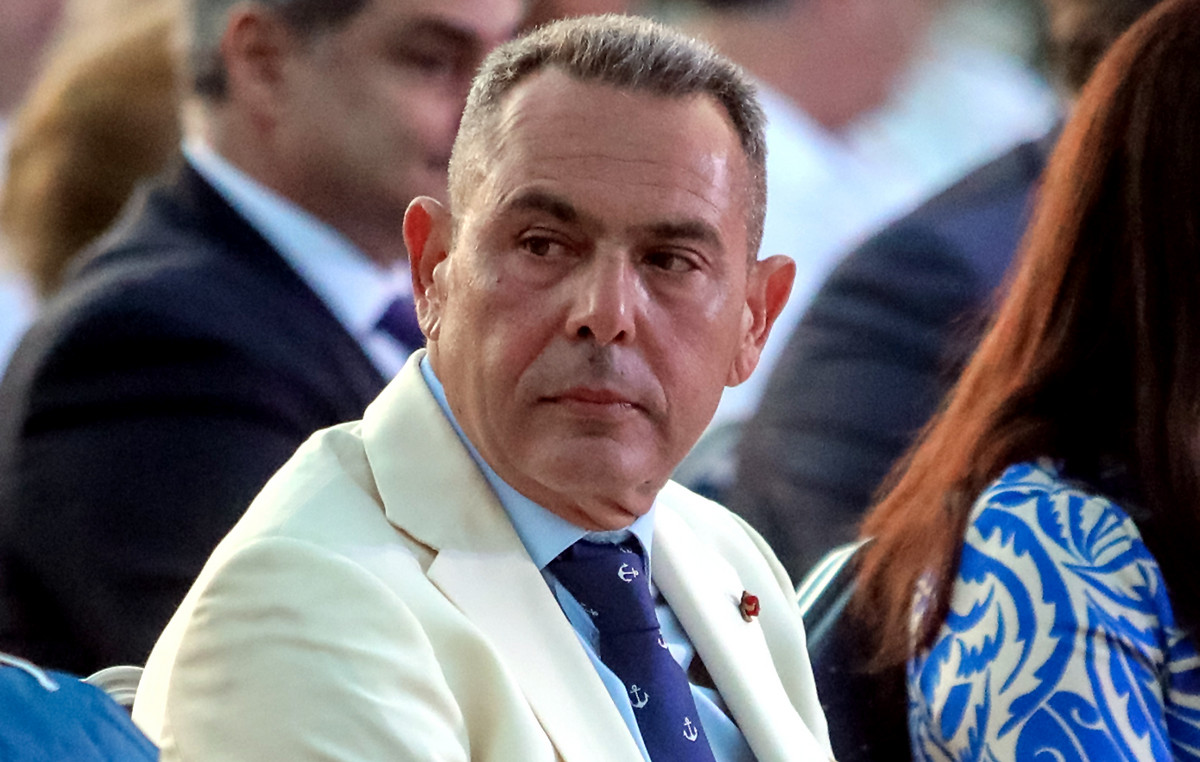 Ο Καμμένος είναι σαν το Wi-Fi της γειτονιάς: Όπου δει πολιτική κίνηση, πιάνει αμέσως σήμα