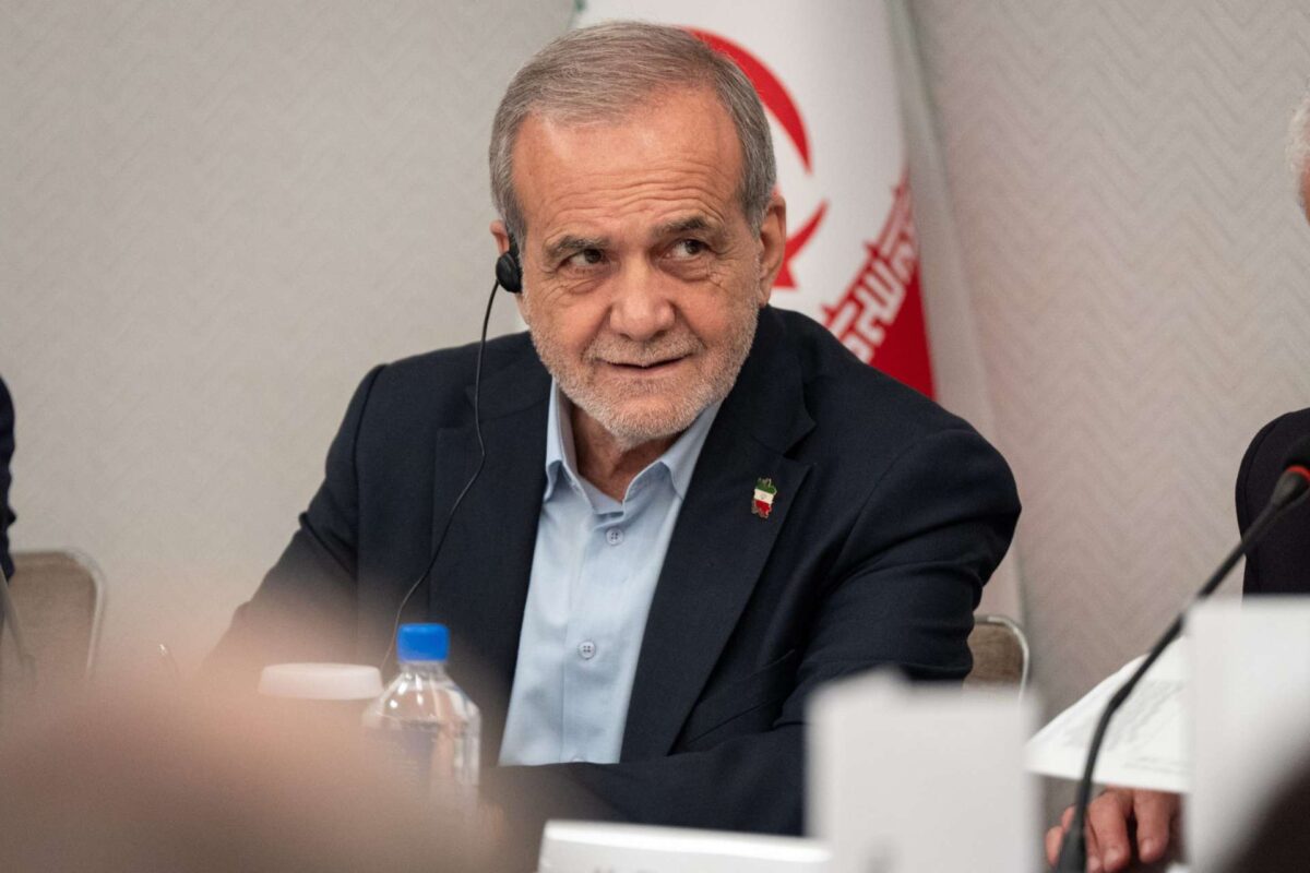 Η Τεχεράνη διαψεύδει τις φήμες περί παραίτησης Πεζεσκιάν – «Θα συνεχίσω για όσο ανασαίνω», διαμηνύει ο πρόεδρος του Ιράν