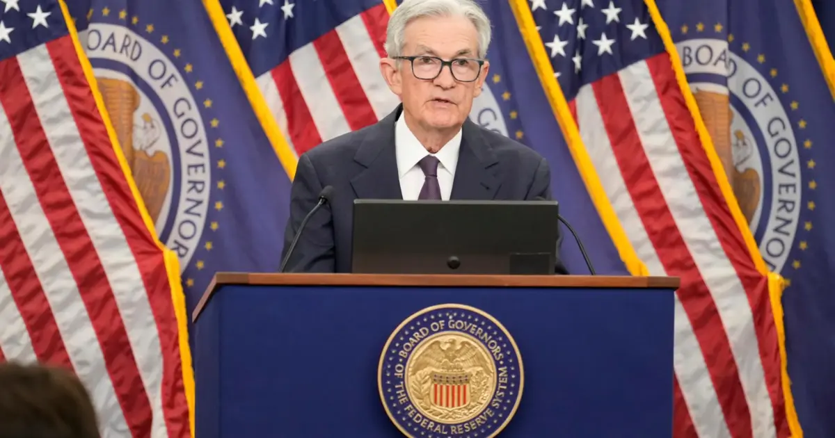 Fed: «Δοκιμασία αντοχής» από τον Τραμπ βλέπει ο Τζερόμ Πάουελ