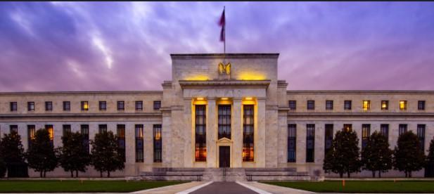 Fed: Οι οικονομολόγοι δεν βλέπουν μειώσεις επιτοκίων πριν από το 2027
