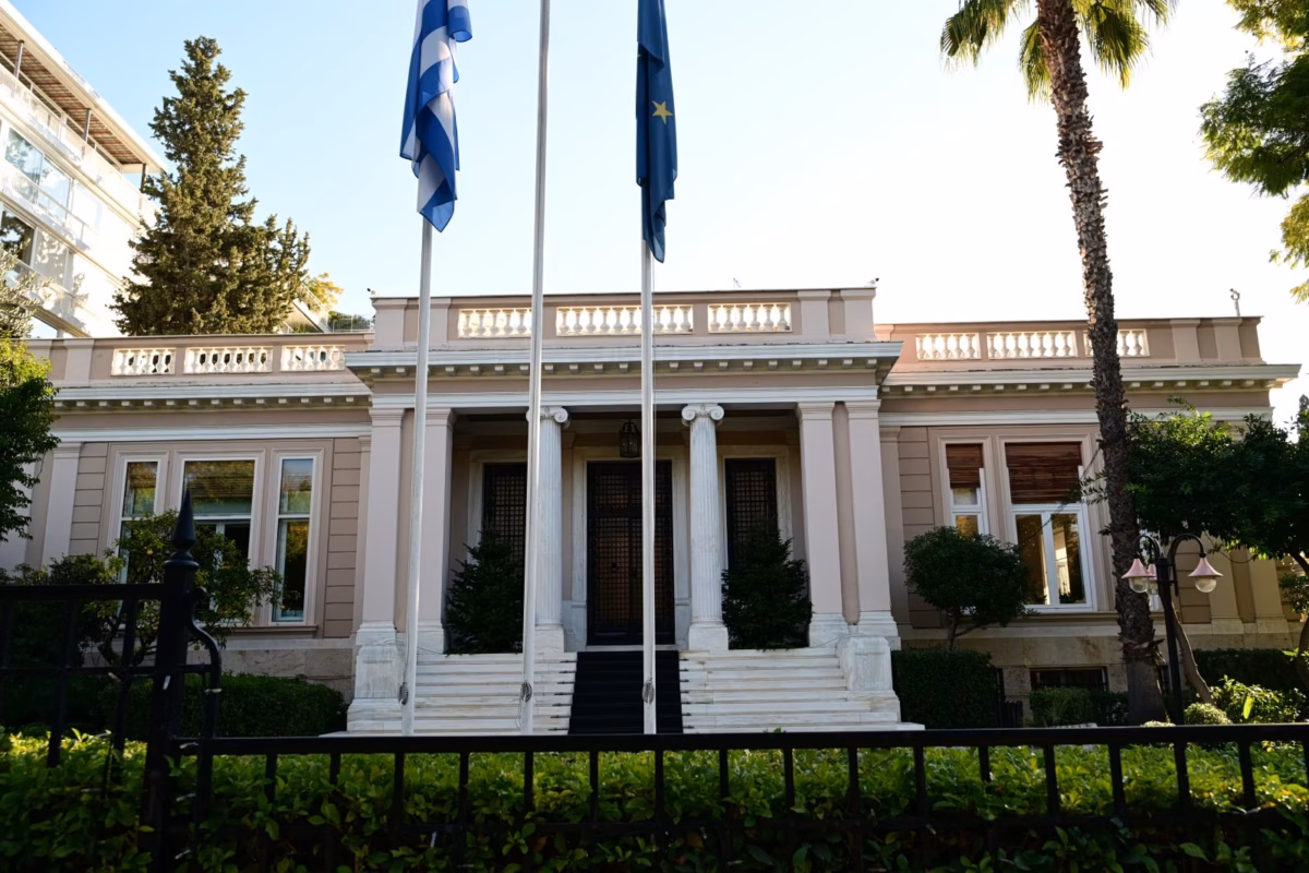 ΝΔ: Οι ψίθυροι της ακροδεξιάς και το κρυφό deal του Μαξίμου