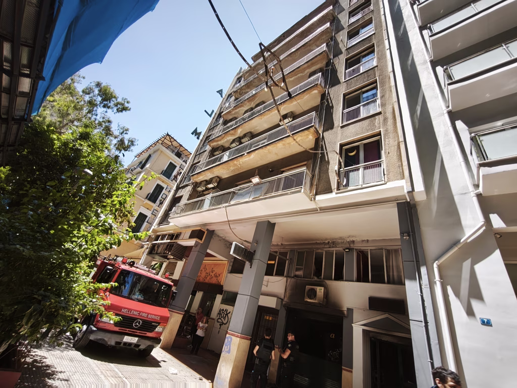 Ομόνοια: Φωτιά από πατίνι σε ξενοδοχείο! 3 τραυματίες