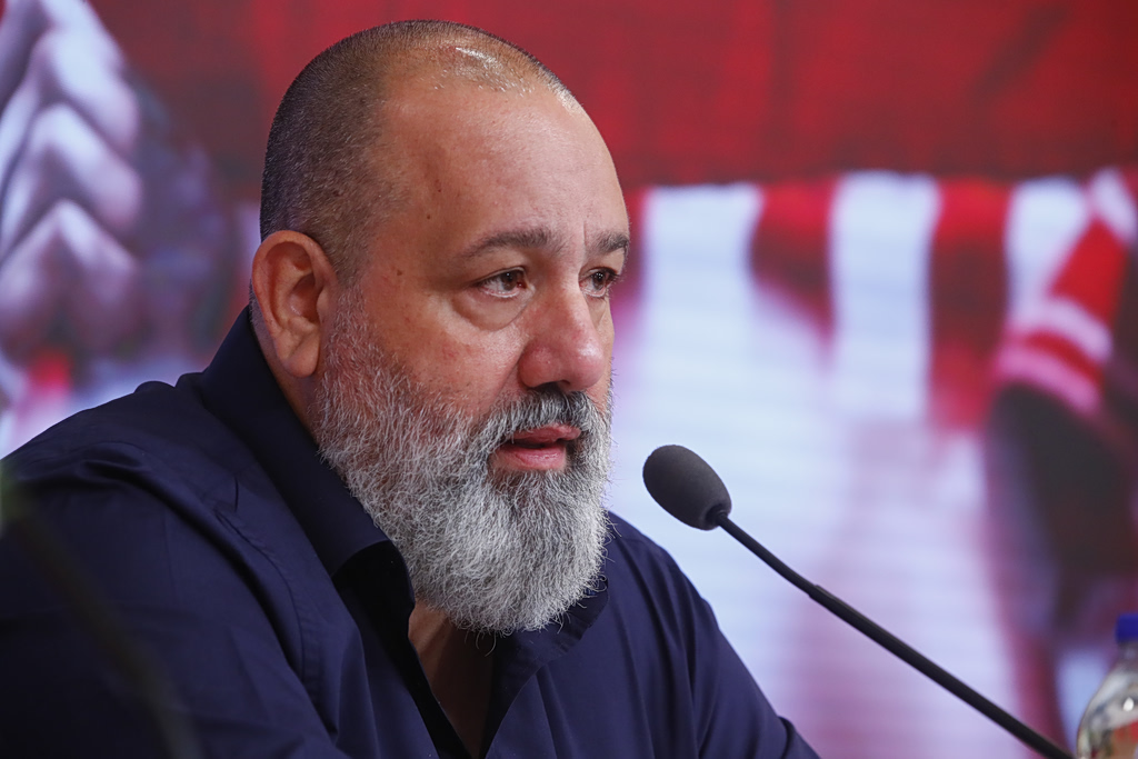 Ολυμπιακός: Καραπαπάς αγκαλιάζει ΕΠΣ Πειραιά