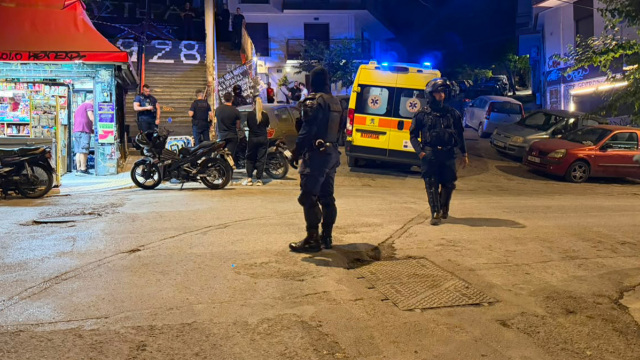 Άνδρας 35 ετών νεκρός από σφαίρες στη μέση του δρόμου βράδυ του Σαββάτου στα Εξάρχεια! Τι ψάχνει η ΕΛ.ΑΣ.
