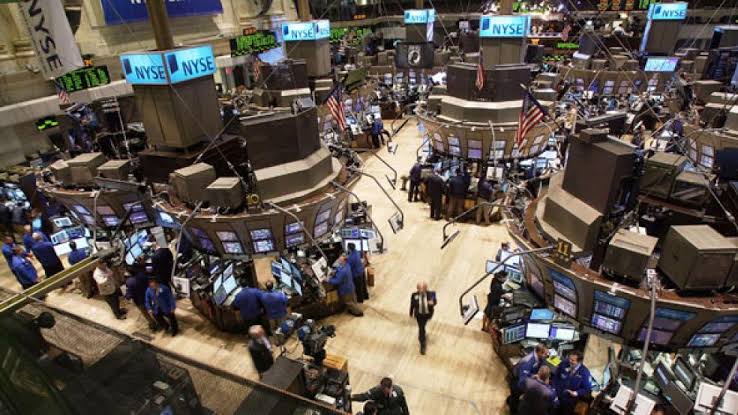 Ιστορικό ρεκόρ στη Wall Street με αιχμή τις εταιρείες τεχνολογίας