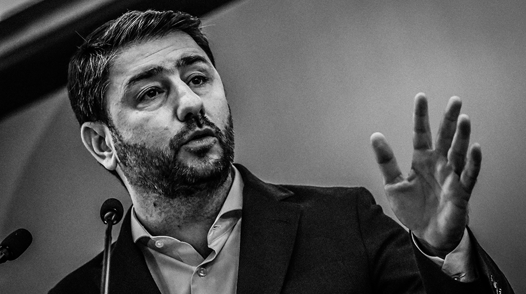 Ο πρόεδρος Νίκος μοιράζει… υπουργεία μπας και σωθεί