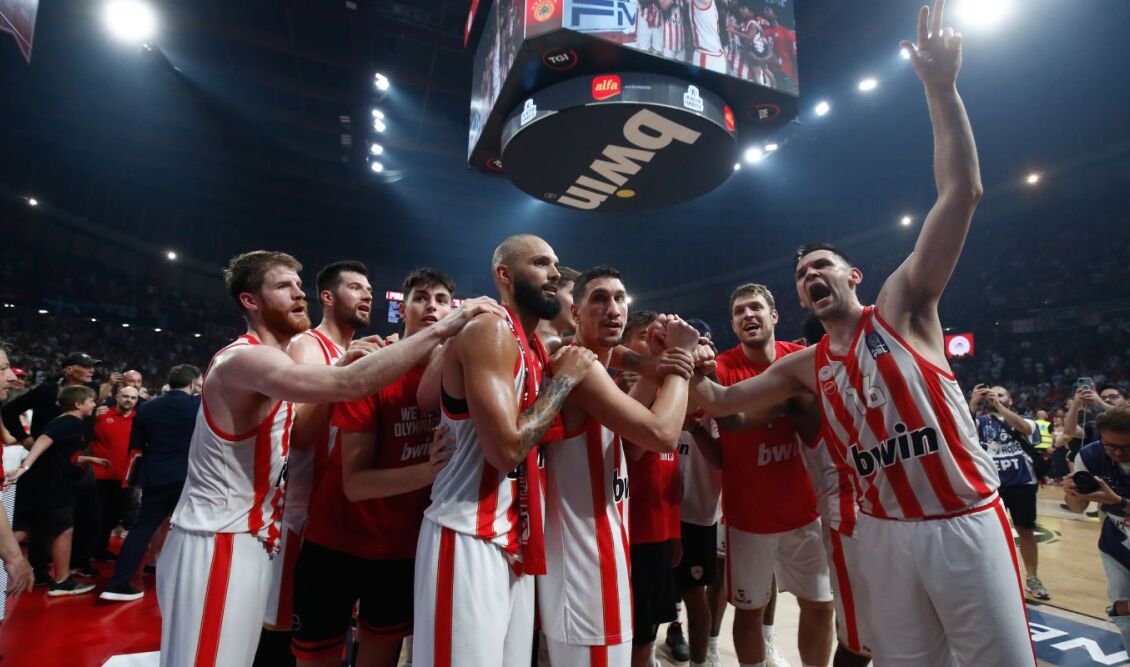Ολυμπιακός – Παναθηναϊκός 89-85: Πρωταθλητής Ελλάδας και νταμπλούχος με ηγέτες Φουρνιέ, Βεζένκοβ και Μιλουτίνοφ