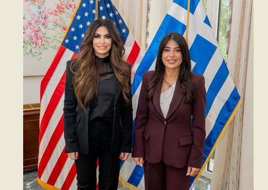 Η Κίμπερλι βλέπει κόσμο και κοσμάκη…